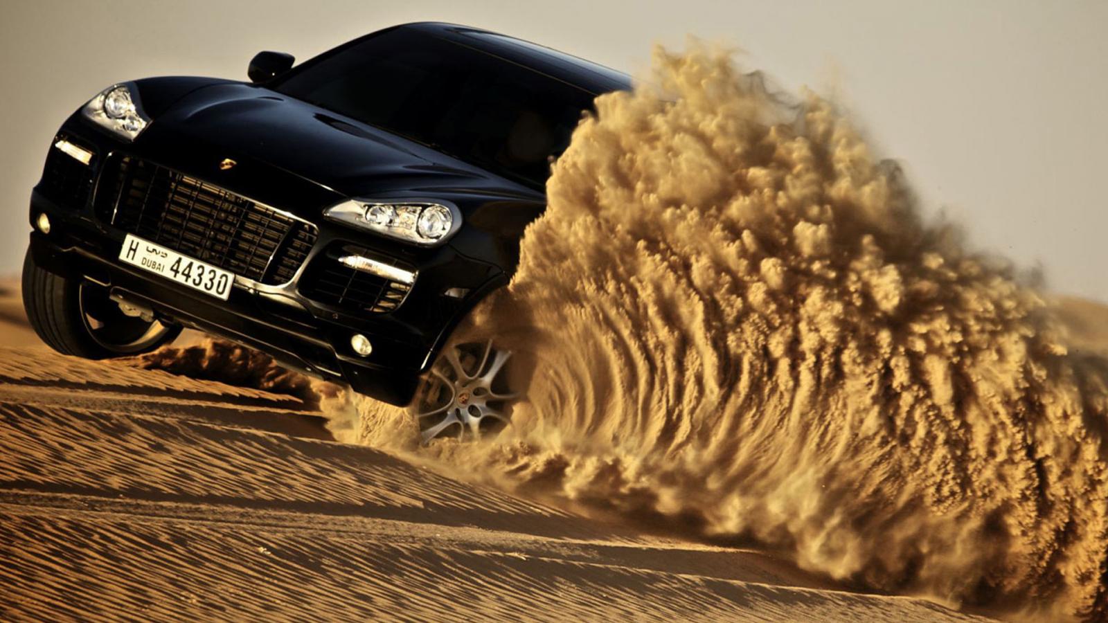 2009-Porsche-Cayenne-Turbo-S-drifting-on-sand.jpg