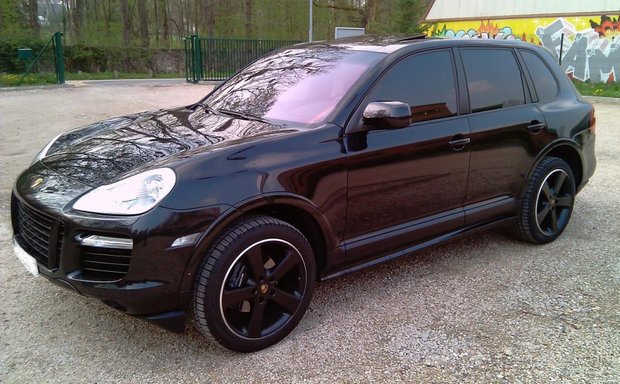 cayenne jantes noires 20' bis.jpg