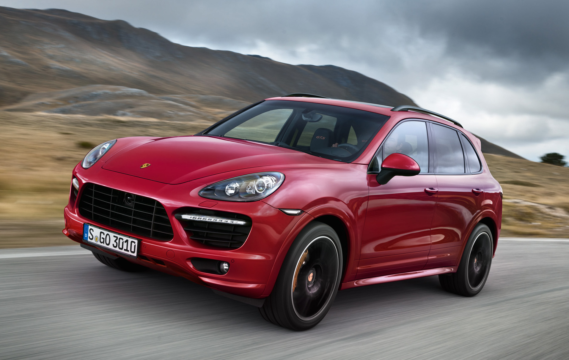 PORSCHE_CAYENNE_GTS_2012_DESIGN_09 face avant.jpg