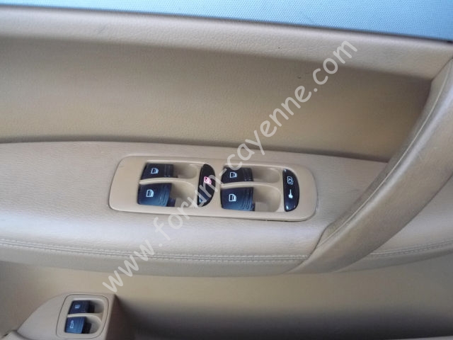 Porte Cayenne AVG .jpg
