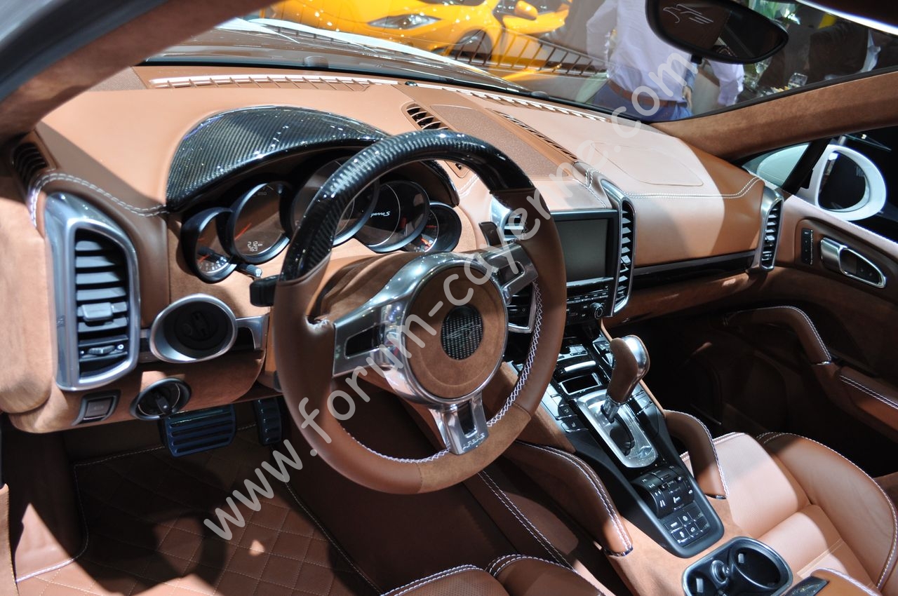 05768006-photo-salon-geneve-2013-porsche-cayenne-emperor-2-par-fab-design-live.jpg