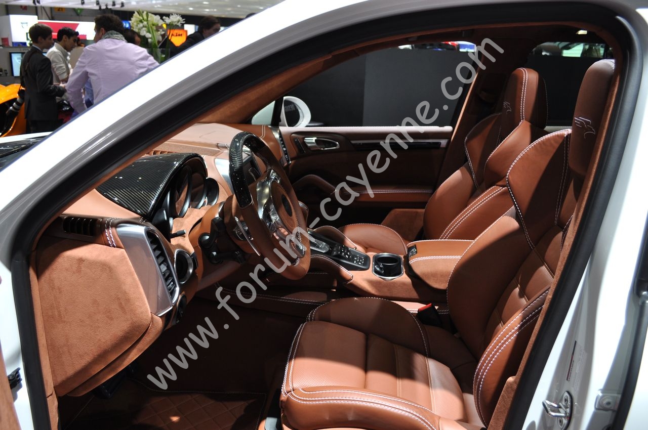 05768004-photo-salon-geneve-2013-porsche-cayenne-emperor-2-par-fab-design-live.jpg
