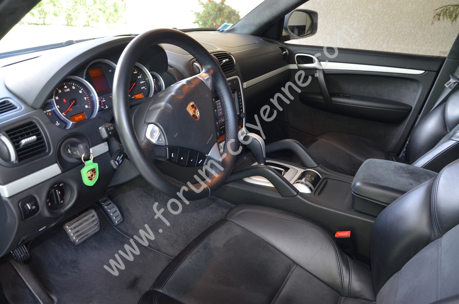 interieur cayenne.JPG