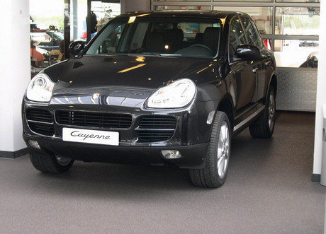 2004_Porsche_Cayenne-3.jpg