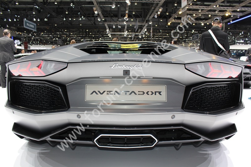 Lamborghini Aventador (3).JPG
