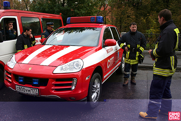 1886702033-des-pompiers-en-porsche-cayenne.jpg