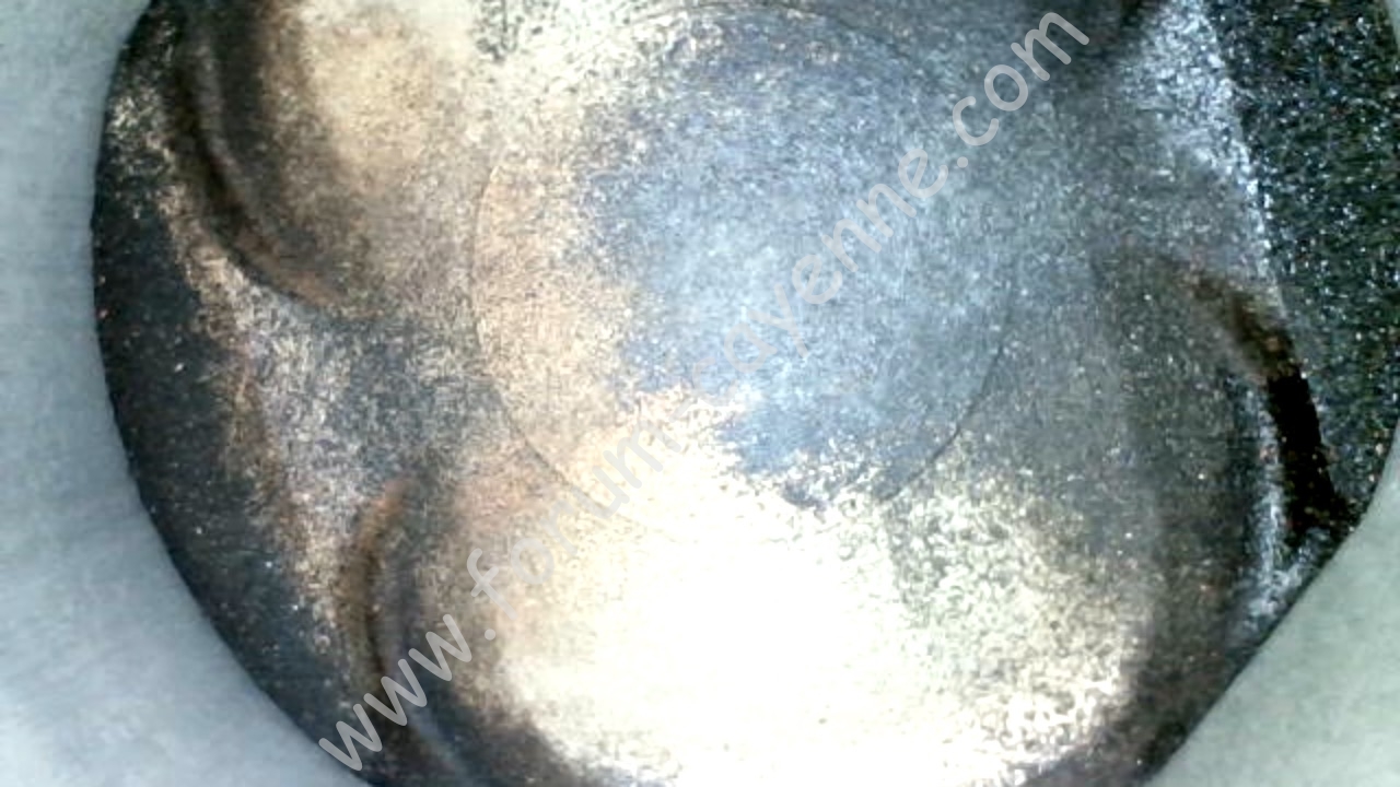Porsche Cayenne S 955 - FL-004-KH - Prise Compressions 2024.04.15 - Cylindre 8 - Endoscope 001.JPG